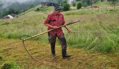 Lær å slå med ljå