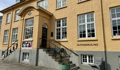 Fasade til butikken Olivias Hus på torvet i Mandal