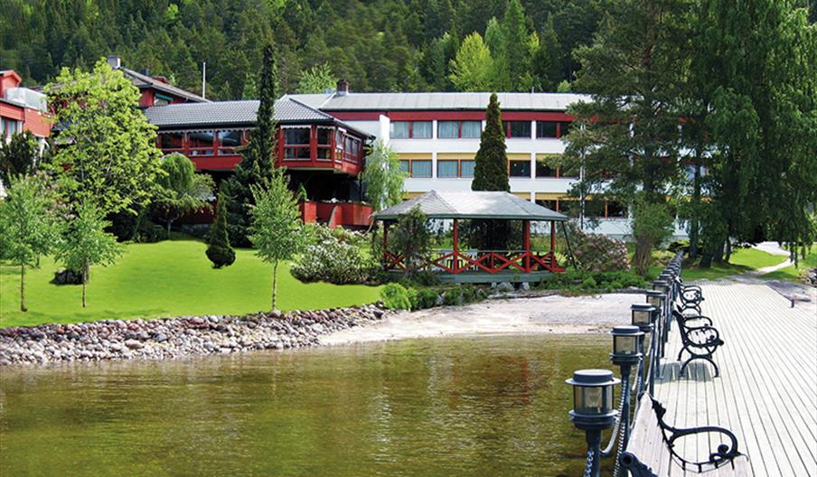 Hotellet ligger rett ved Byglandsfjord