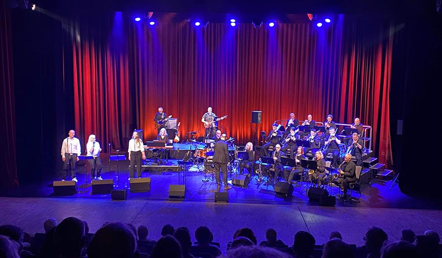 Julejazz med storband og kor