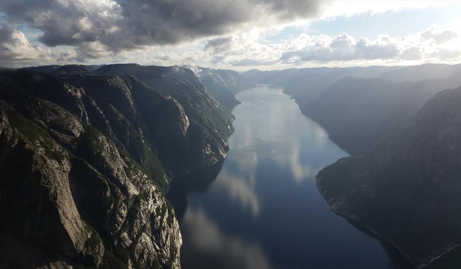 Vinterbåt Parasailing over Kjerag