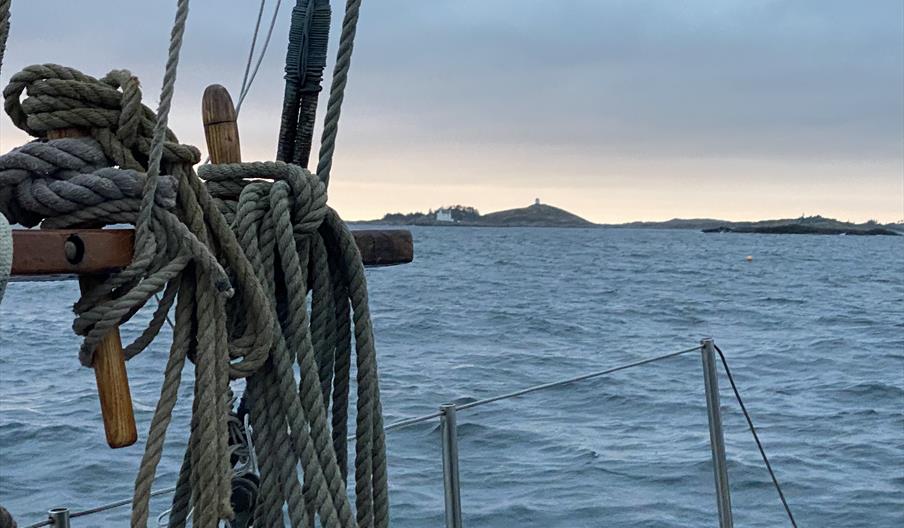 Seilas utenfor Markøy