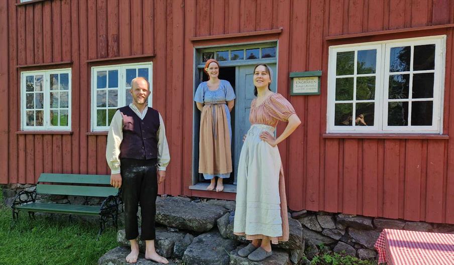 Kostymekledde guider som du kan møte på Åpent tun!