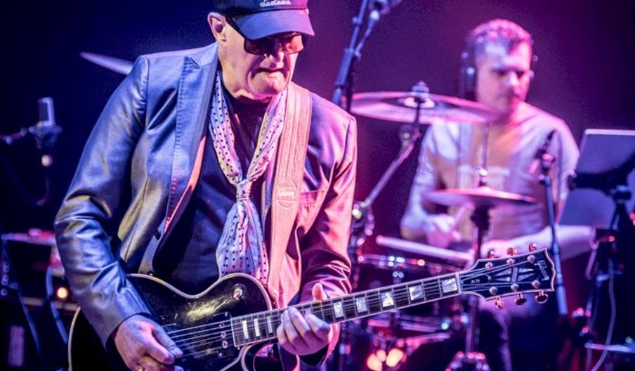 JAN AKKERMAN & BAND // HAUBITZ HALL