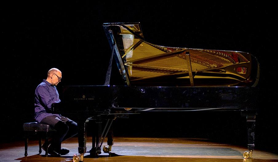 Bugge Wesseltoft m/ Hilde Hefte - It`s Snowing On My Piano