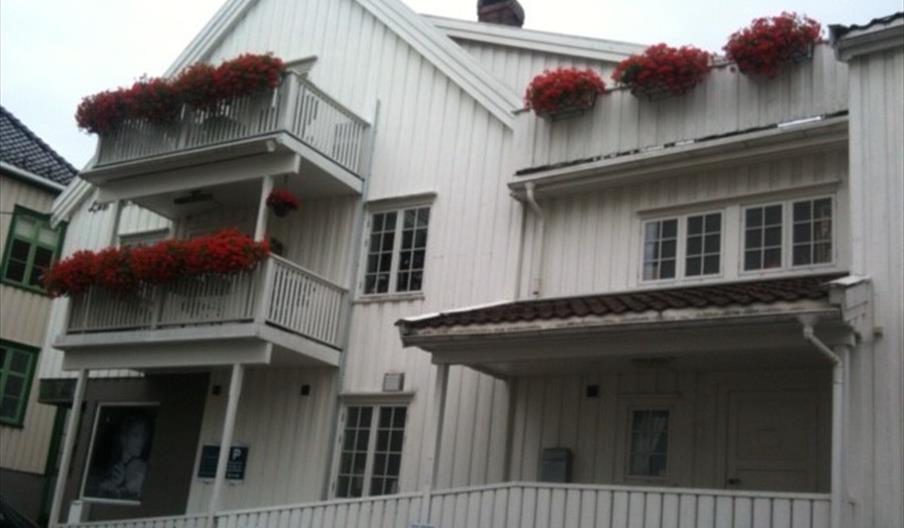 Holsthuset Losji