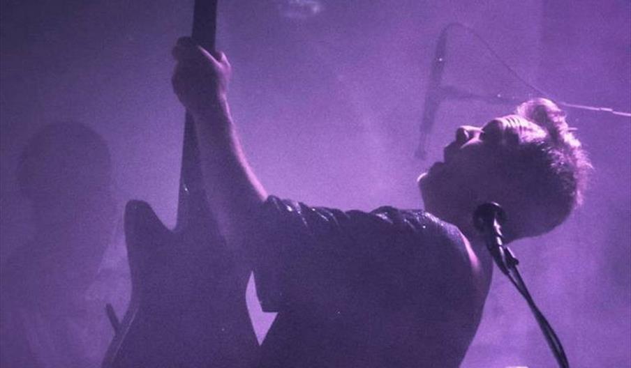 VIVID.presents: Meadows & io + TBA  // Vaktbua Inngang Meadows & io + SARRAM