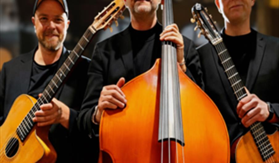 Hot Clud de Nua med gjester på Piren Kulturrom