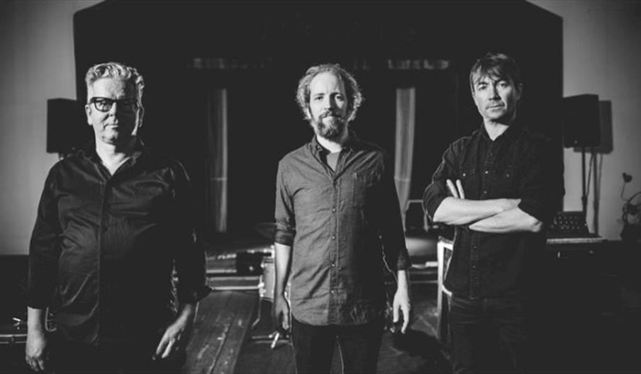 SPIRIT IN THE DARK // Haubitz Hall Salongen