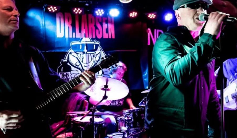Konsert med Dr.Larsen på Sjøboden Live Scene