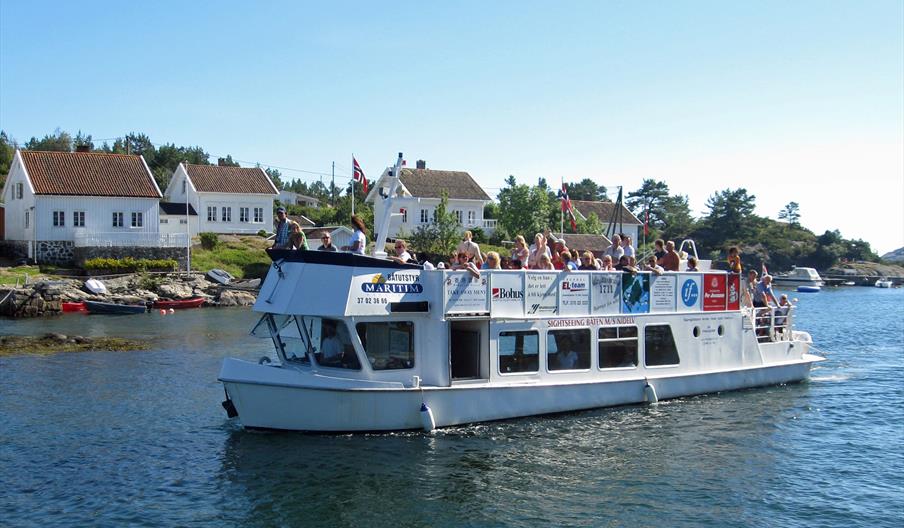 MS Nidelv på sightseeingtur i Havsøysund