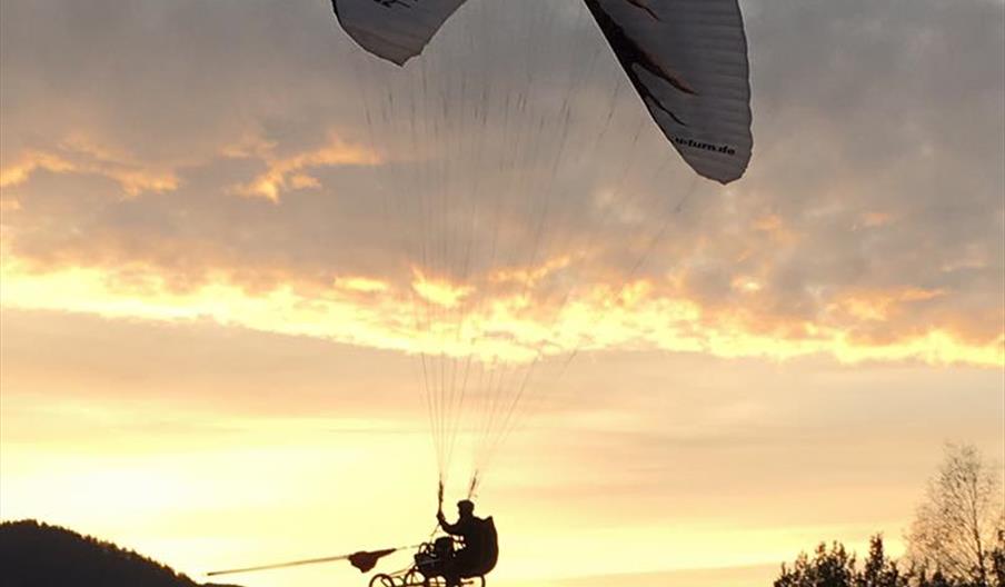 Chair Possibe, universell paragliding i solnedgang, photo