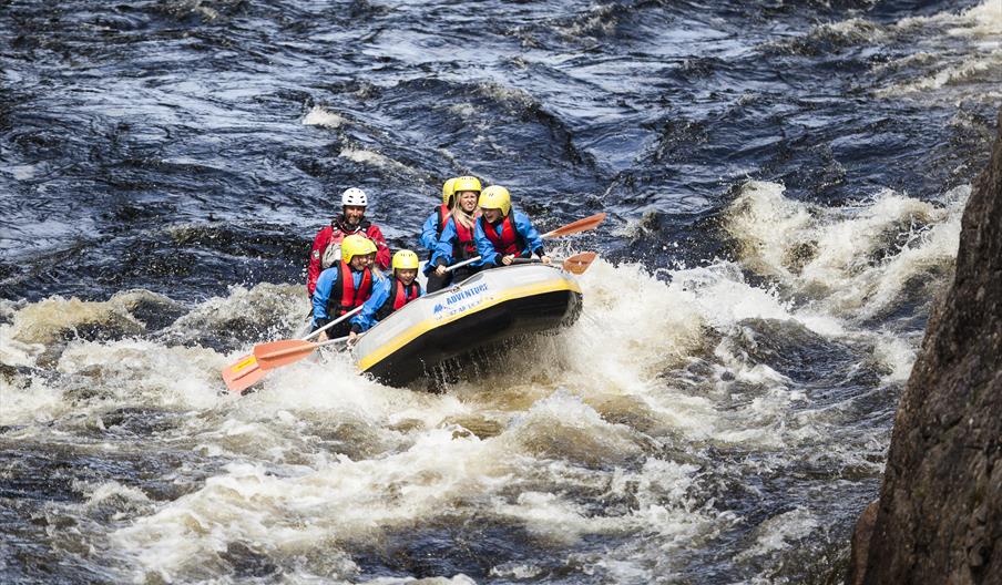 Adventure Norway raftingflåte i elva