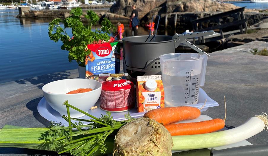 Bli med å lage fiskesuppe på stormkjøkken!