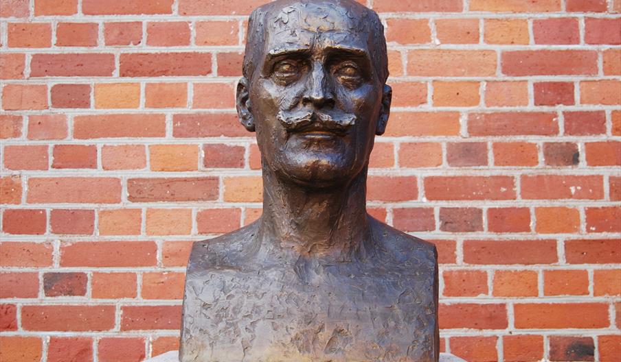 Byste av Knut Hamsun