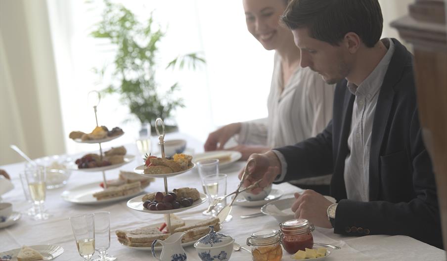Hos Ragnhild - Historie og Afternoon Tea i Risør