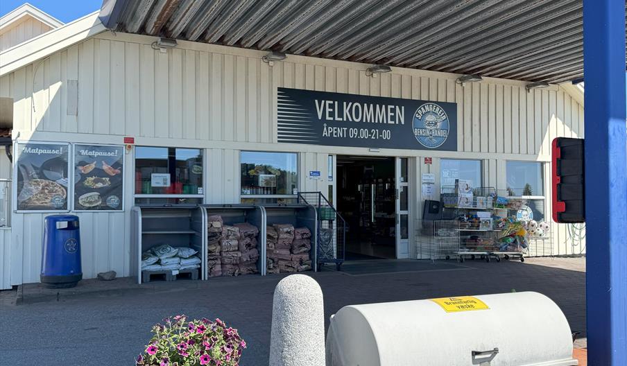 Fasade Spangereid Bensin og Handel