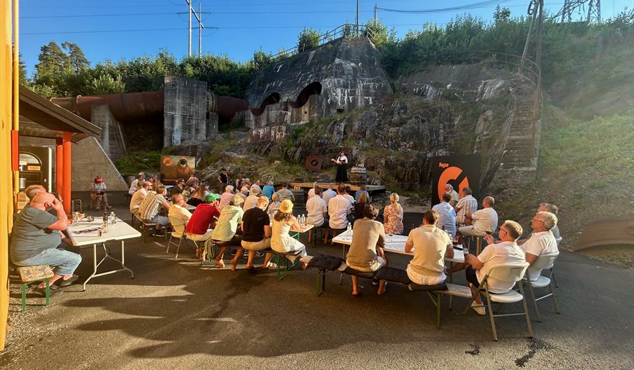 Uteservering på Nøgne Ø