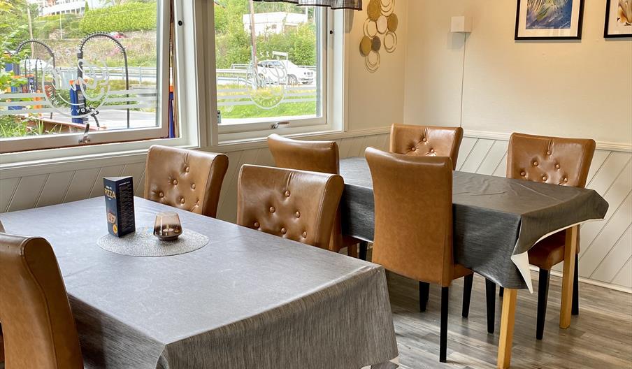 Bilde av sitteplasser inne i restauranten