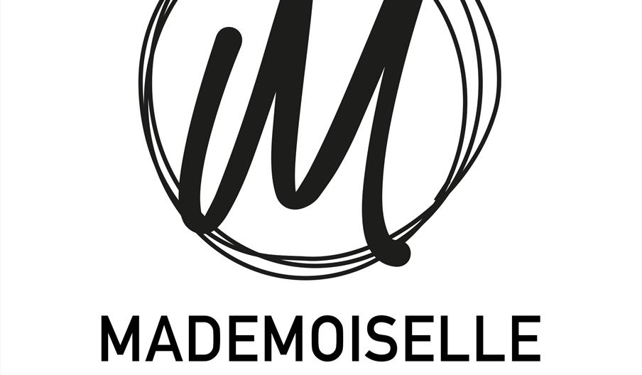 Mademoiselle- Følg oss på sosiale medier