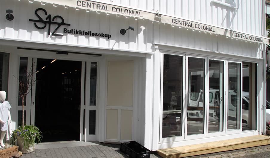 Central Colonial