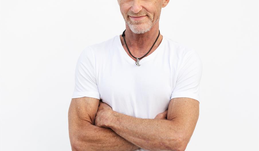 Jo Nesbø til Grimstad, Apotekergaarden