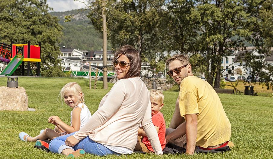 Familie i Kvinaparken