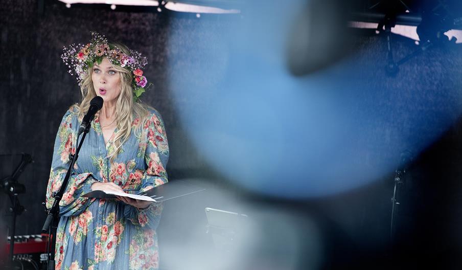 Mari Eriksmoen synger i Risør