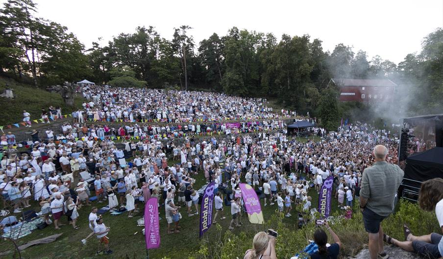 I 2025 bød Kystkulturuka på en helt utsolgt konsert med Postgirobygget.