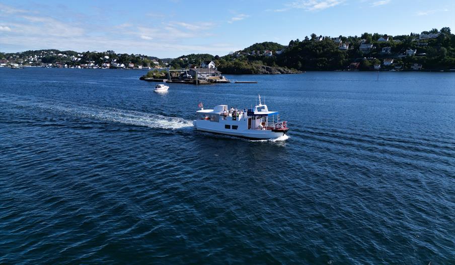 Merdøferga på vei ut Galtesund