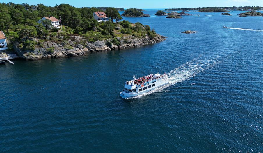 Bli med på en rundtur rundt Hisøya og ut i Raet Nasjonalpark med MS Nidelv