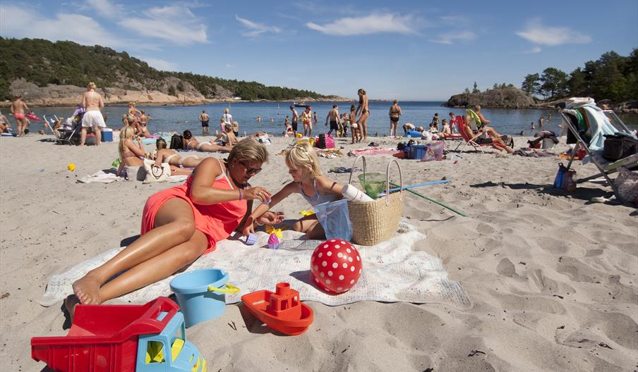 Lek på sandstrand