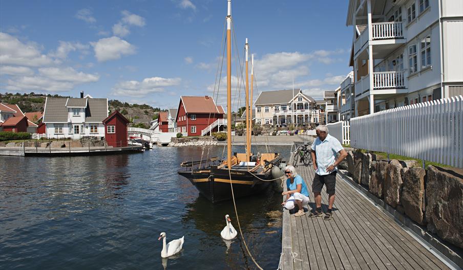 På brygga ved Hotel Lyngørporten på Gjeving mellom Risør og Tvedestrand