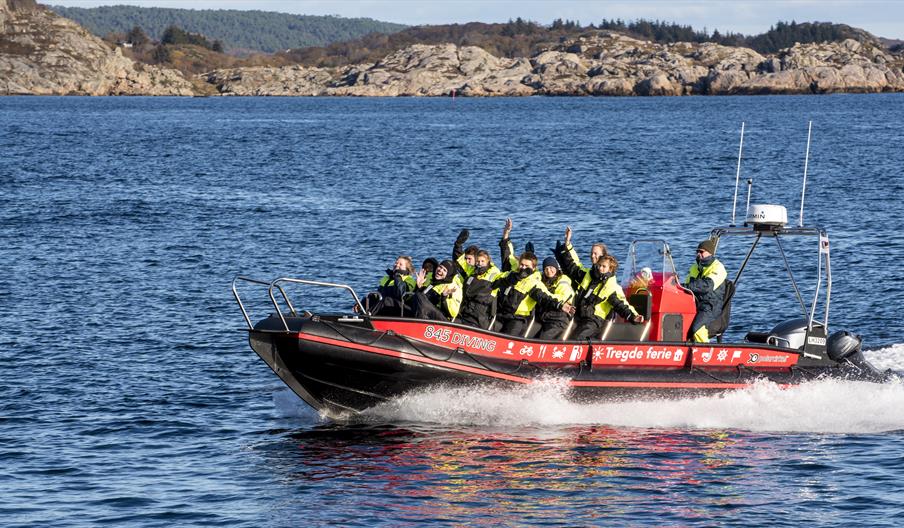 Glade mennesker på RIB tur