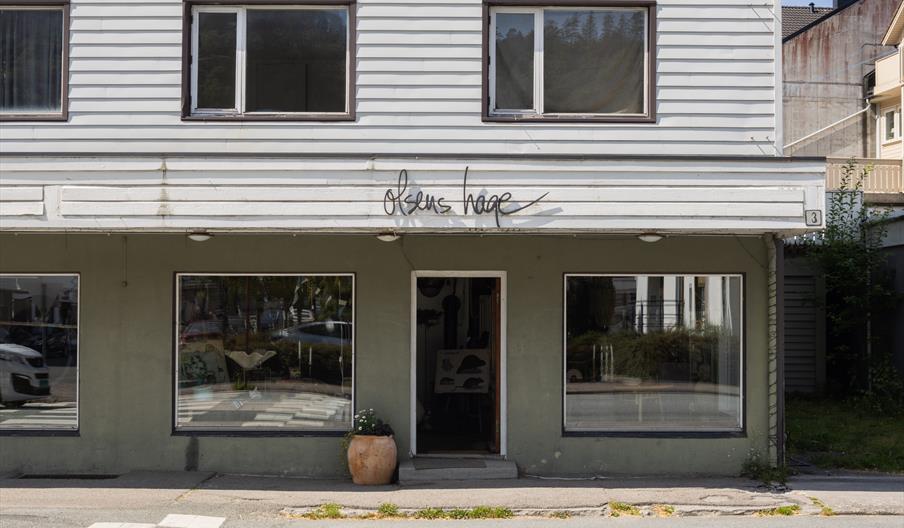 Utenfor Olsens Hage