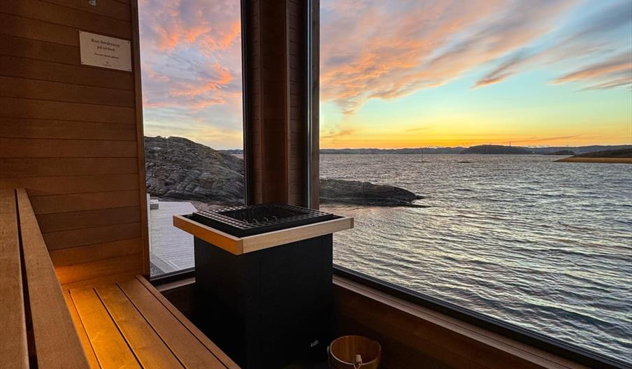 Nyt solnedgangen i Smeigedag Sauna på Kristiansand Feriesenter