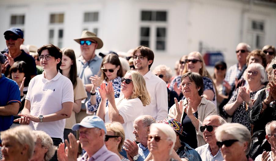 Publikum på Risør torv