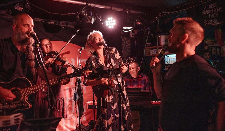 Susie & the Spuds på Farsund Folkepub