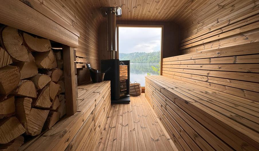 Vedfyrt badstue Smeigedag Sauna Tømmerstokken
