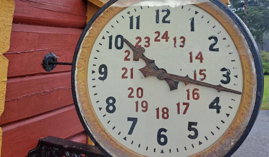 24-timersklokka på Byglandsfjord stasjon, utgangspunktet for turen