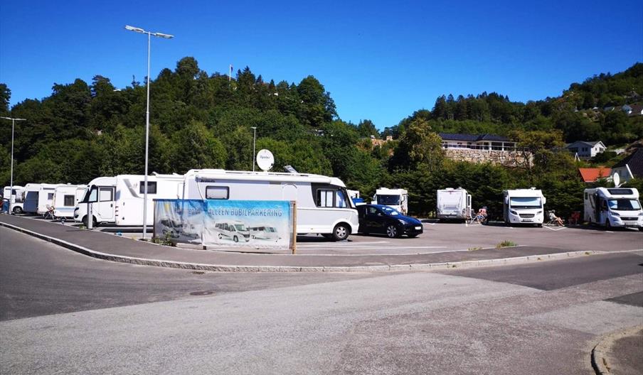 Alléen bobilparkering // Lyngdal