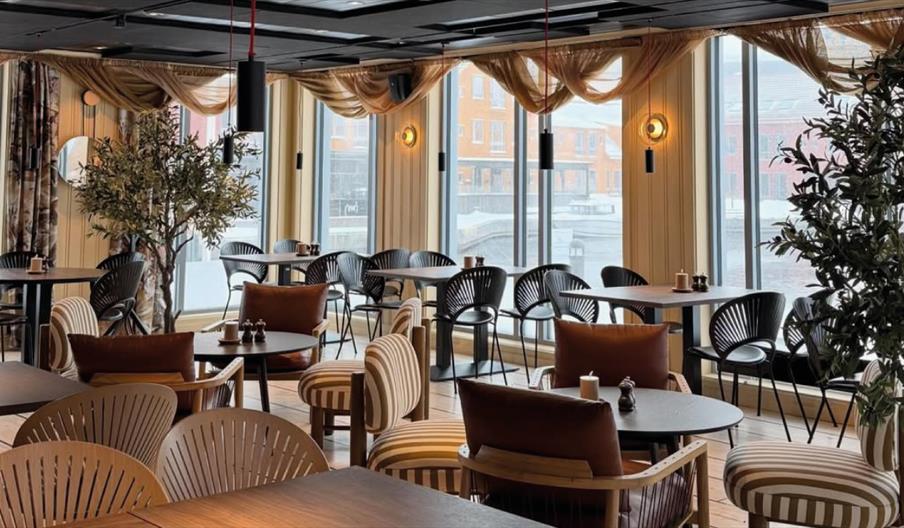 Inne i restauranten