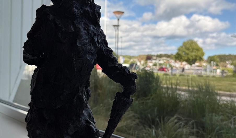 Bilde av en Nina Sundbye-skulptur.