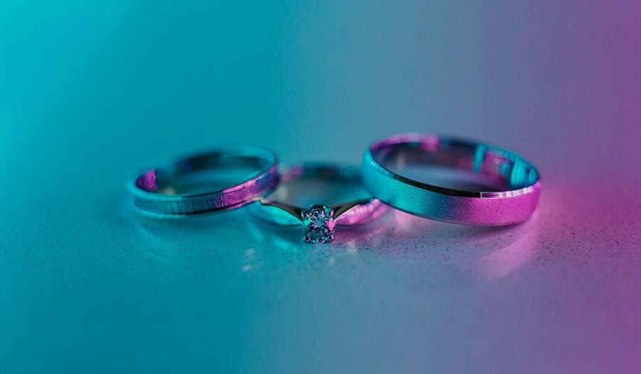 Tre ringer i kaldt lys