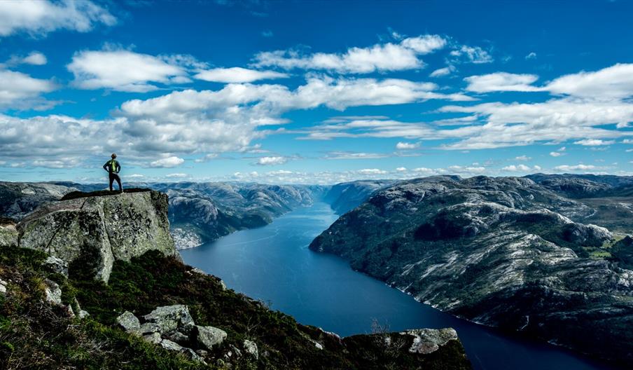 Fjelltur fra Øygardstøl til Langavatn via Kjerag