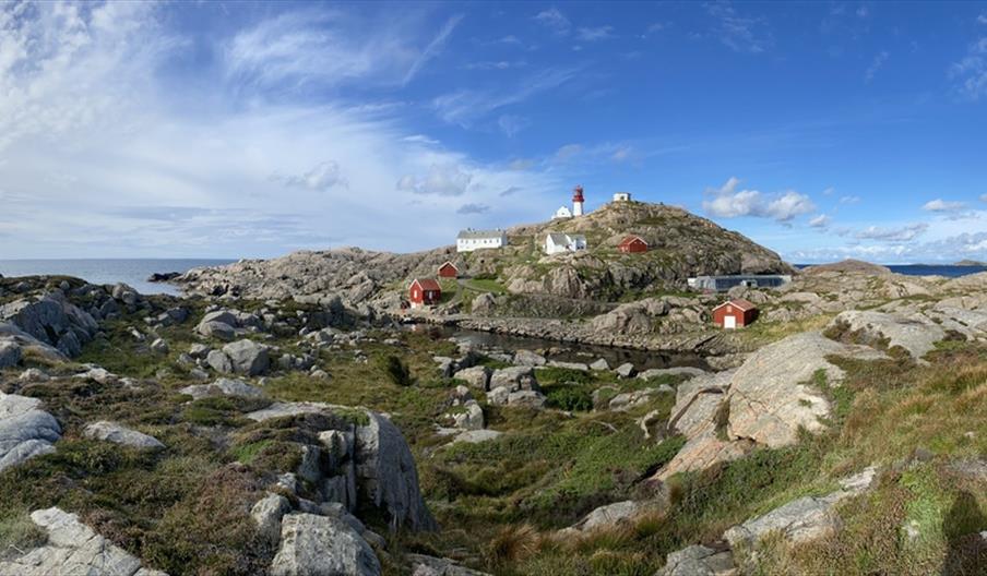 Utsikt fra fjellstien mot Lindesnes fyr