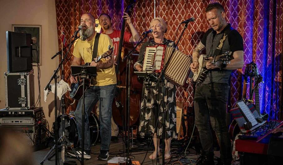 Susie & The Spuds