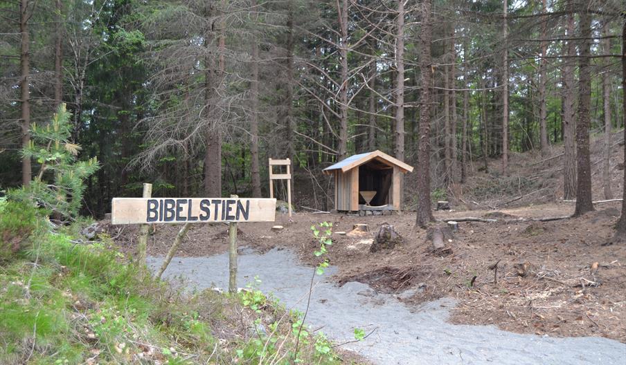 Bilde av skilt med tekst "Bibelstien"