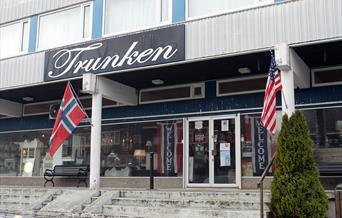 Trunken Department Store Vanse