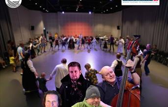 Dansefest til folkemusikk